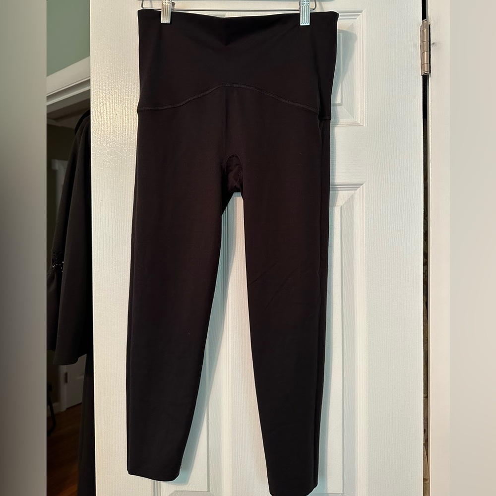 Large Spanx Cropped Leggings